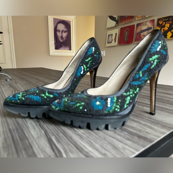 Donald J. Pliner signature series beaded heels - Picture 2 of 4